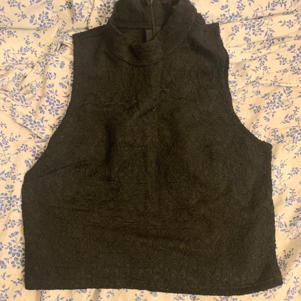 2/$30 Crop top (forever 21 & Wilfred free)
